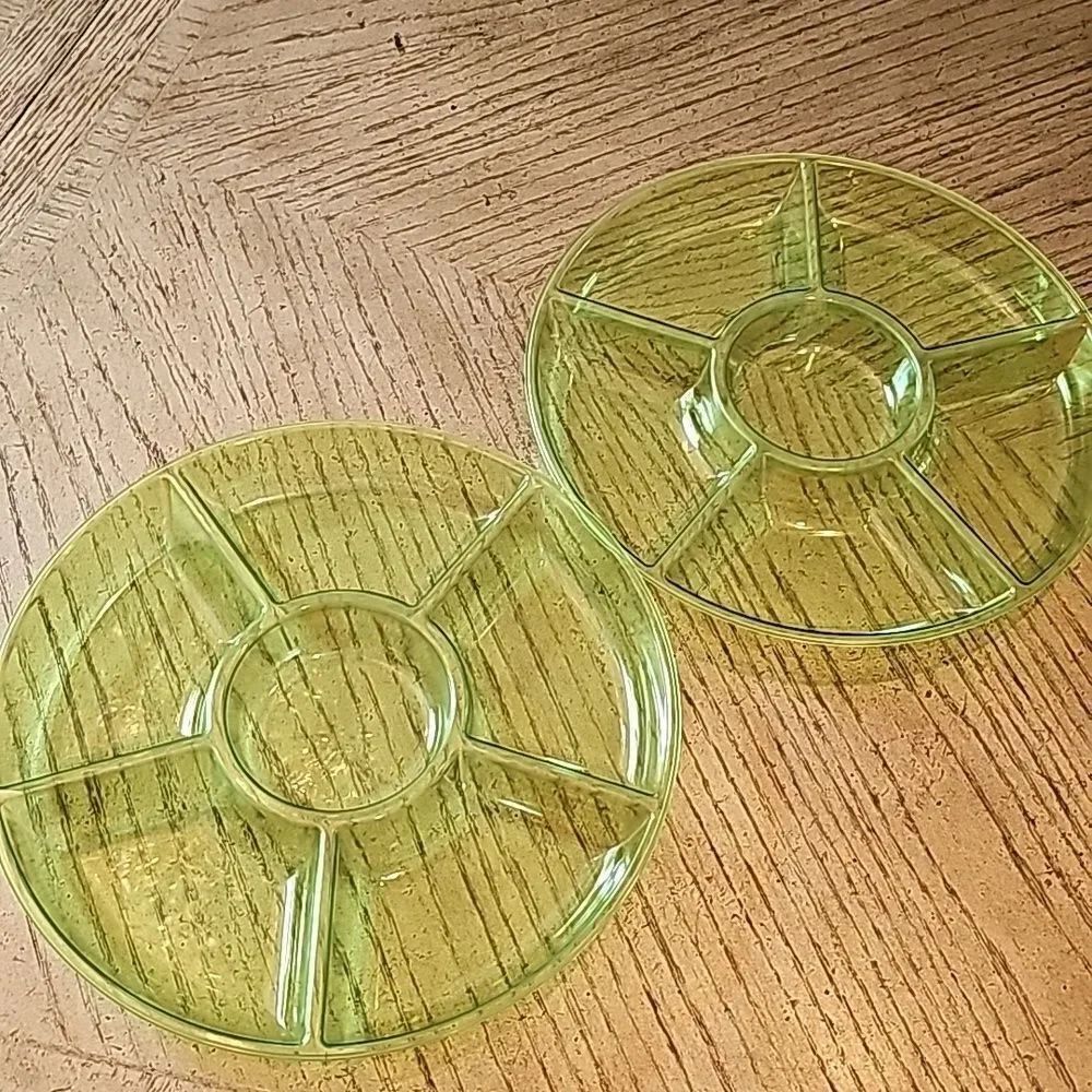 Green party platters NWT set of 2